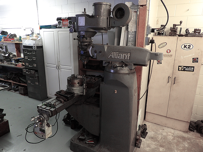 Alliant Vertical Milling Machine Photo